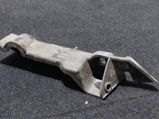 bontott AUDI A5 Jobb első Oldal Lökhárító Tartó (Műanyag)