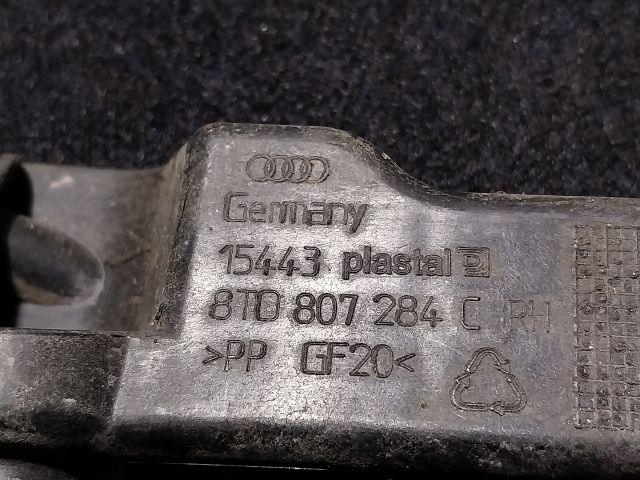 bontott AUDI A5 Jobb első Oldal Lökhárító Tartó (Műanyag)