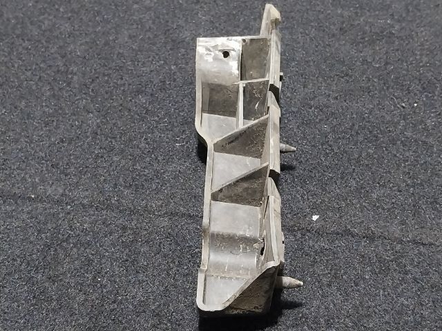 bontott AUDI A5 Jobb első Oldal Lökhárító Tartó (Műanyag)