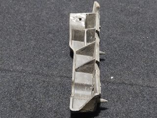 bontott AUDI A5 Jobb első Oldal Lökhárító Tartó (Műanyag)