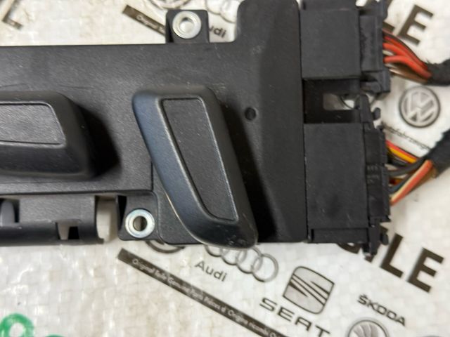 bontott AUDI A5 Jobb első Ülésállító Kapcsoló