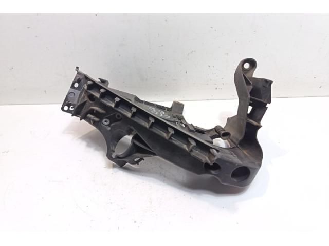 bontott AUDI A5 Jobb Fényszóró Tartó