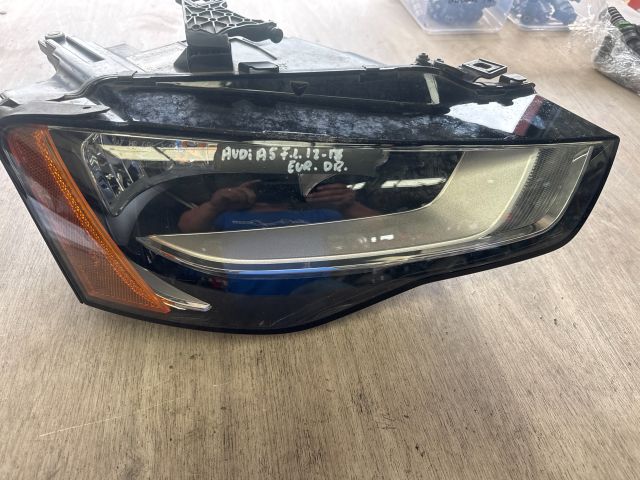 bontott AUDI A5 Jobb Fényszóró