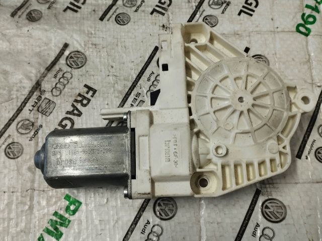 bontott AUDI A5 Jobb hátsó Ablakemelő Motor