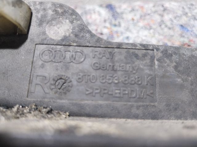 bontott AUDI A5 Jobb Küszöb Légterelő