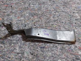 bontott AUDI A5 Jobb Sárvédő Oldaltartó