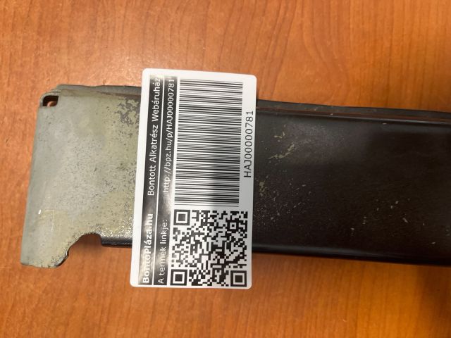 bontott AUDI A5 Jobb Sárvédő Oldaltartó