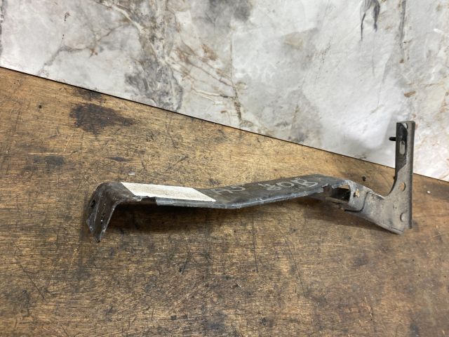 bontott AUDI A5 Jobb Sárvédő Oldaltartó