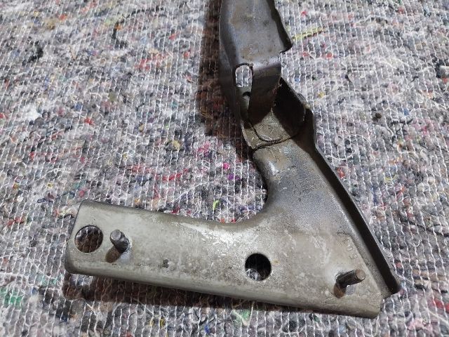 bontott AUDI A5 Jobb Sárvédő Oldaltartó