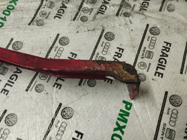 bontott AUDI A5 Jobb Sárvédő Oldaltartó