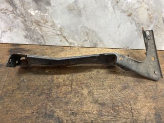 bontott AUDI A5 Jobb Sárvédő Oldaltartó