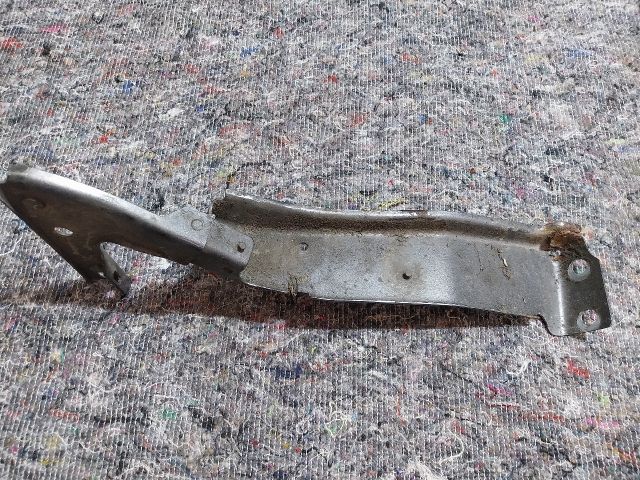 bontott AUDI A5 Jobb Sárvédő Oldaltartó