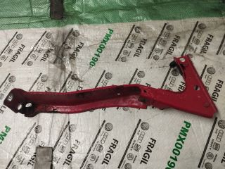 bontott AUDI A5 Jobb Sárvédő Oldaltartó