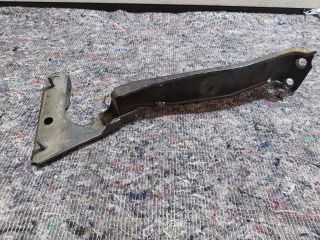 bontott AUDI A5 Jobb Sárvédő Oldaltartó