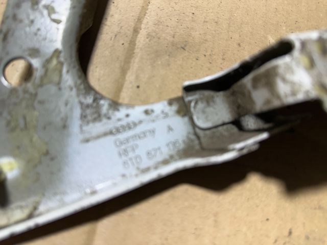 bontott AUDI A5 Jobb Sárvédő Oldaltartó