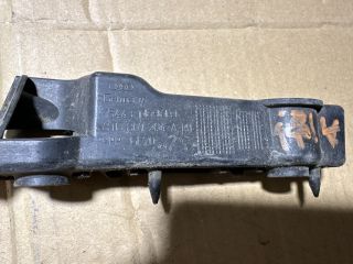 bontott AUDI A5 Jobb Sárvédő Oldaltartó