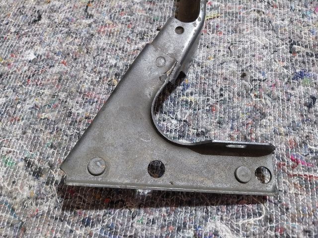 bontott AUDI A5 Jobb Sárvédő Oldaltartó