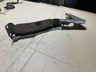 bontott AUDI A5 Jobb Sárvédő Oldaltartó