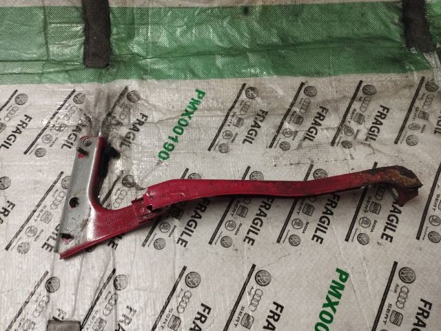 bontott AUDI A5 Jobb Sárvédő Oldaltartó