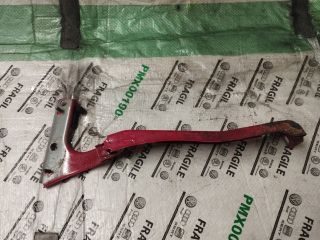 bontott AUDI A5 Jobb Sárvédő Oldaltartó