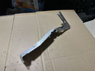 bontott AUDI A5 Jobb Sárvédő Oldaltartó