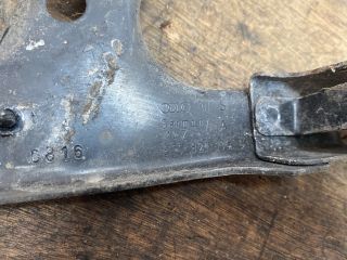 bontott AUDI A5 Jobb Sárvédő Oldaltartó