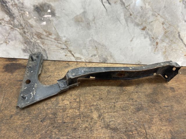 bontott AUDI A5 Jobb Sárvédő Oldaltartó