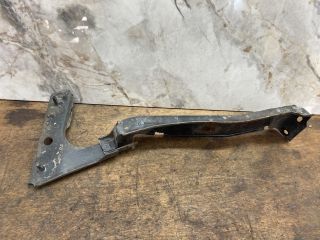 bontott AUDI A5 Jobb Sárvédő Oldaltartó