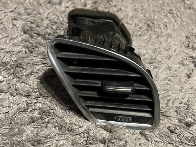 bontott AUDI A5 Jobb Szellőző