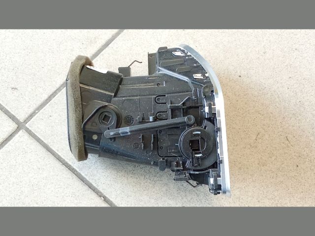 bontott AUDI A5 Jobb Szellőző