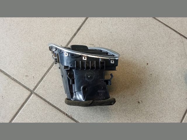 bontott AUDI A5 Jobb Szellőző