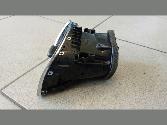 bontott AUDI A5 Jobb Szellőző