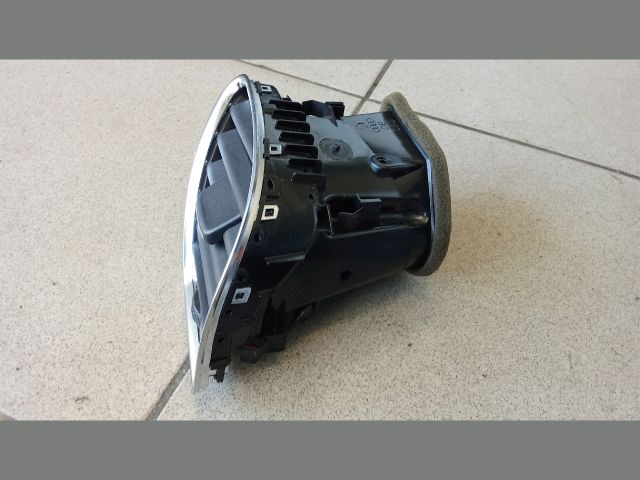 bontott AUDI A5 Jobb Szellőző