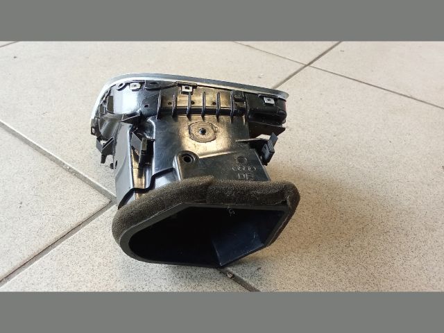 bontott AUDI A5 Jobb Szellőző