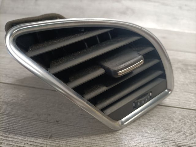 bontott AUDI A5 Jobb Szellőző