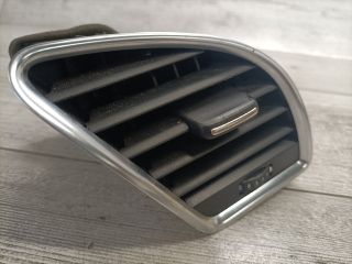 bontott AUDI A5 Jobb Szellőző
