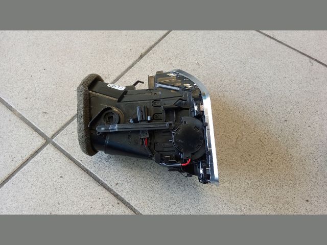 bontott AUDI A5 Jobb Szellőző