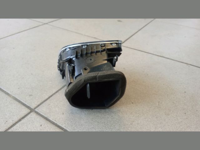 bontott AUDI A5 Jobb Szellőző