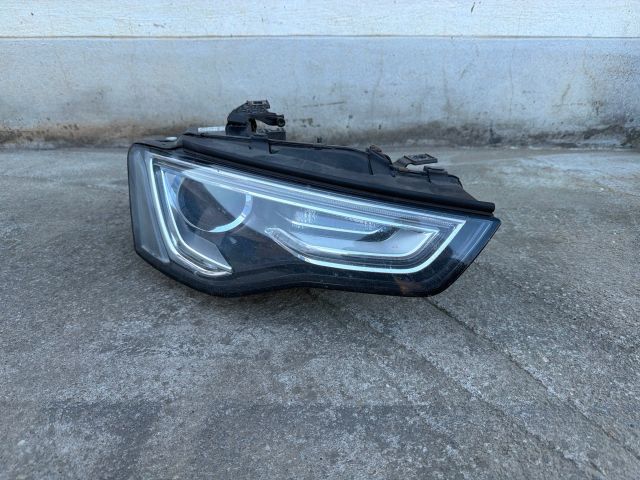 bontott AUDI A5 Jobb Xenon Fényszóró