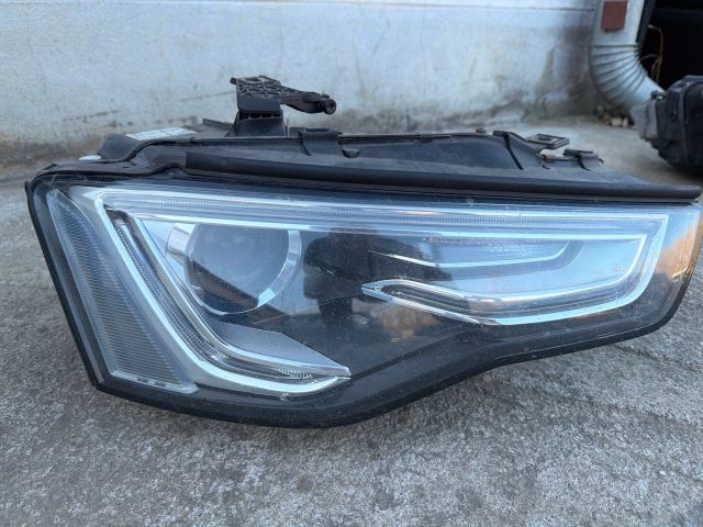 bontott AUDI A5 Jobb Xenon Fényszóró