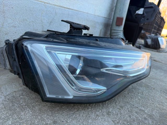 bontott AUDI A5 Jobb Xenon Fényszóró
