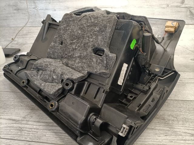 bontott AUDI A5 Kesztyűtartó