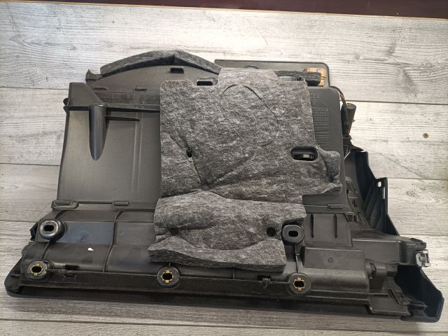 bontott AUDI A5 Kesztyűtartó