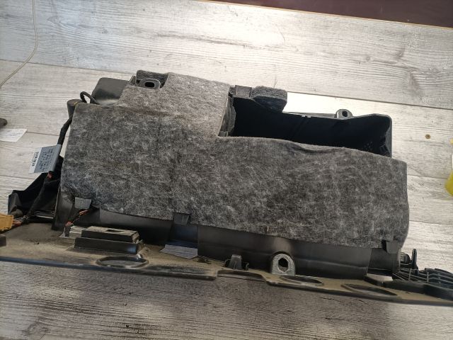 bontott AUDI A5 Kesztyűtartó