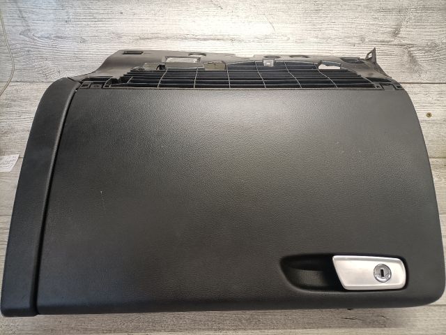 bontott AUDI A5 Kesztyűtartó