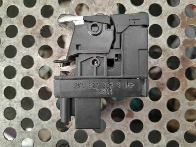 bontott AUDI A5 Kézifék Kapcsoló