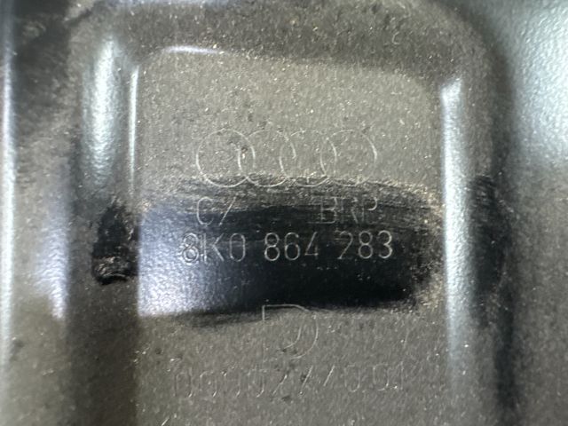 bontott AUDI A5 Könyöklő