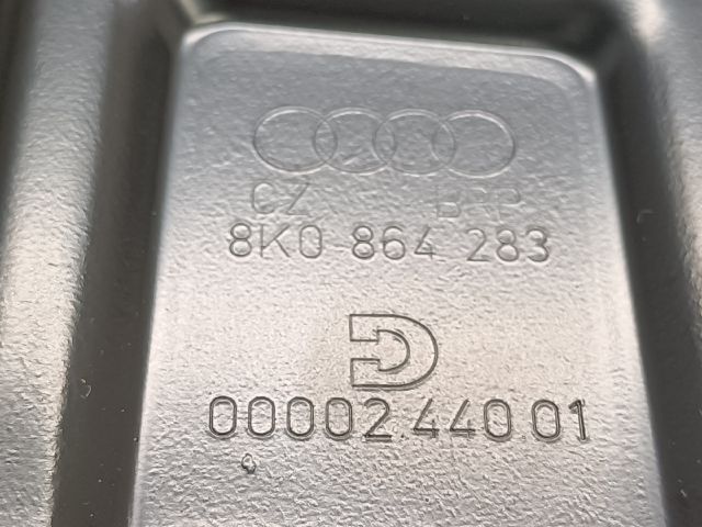 bontott AUDI A5 Könyöklő