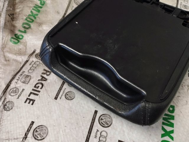 bontott AUDI A5 Könyöklő