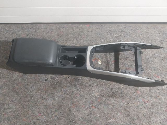 bontott AUDI A5 Könyöklő